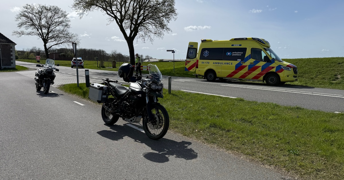 Motorrijder wil uitwijken in Diepenveen, maar belandt in de berm