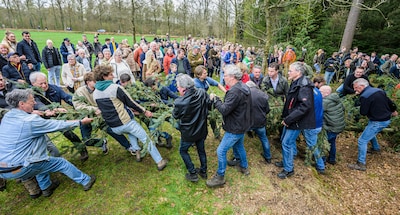 Paastraditie in dit Overijsselse dorp krijgt zwarte rand door ernstige mishandeling: ‘Dit is verschrikkelijk’