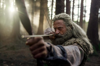Geen nobele volksheld meer, maar opgejaagde zwerver: Hugh Jackman sloopt Robin Hood-mythe