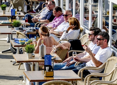 Toch nog het terras op voor de herfst begint: vanmiddag wordt het zomers warm en zonnig