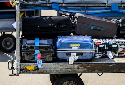 Naar schatting 20.000 koffers gestrand op Schiphol door storing