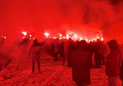 Indrukwekkende stille tocht voor Shane (16) na vuurwerkongeluk: ‘2026 wordt mijn jaar’