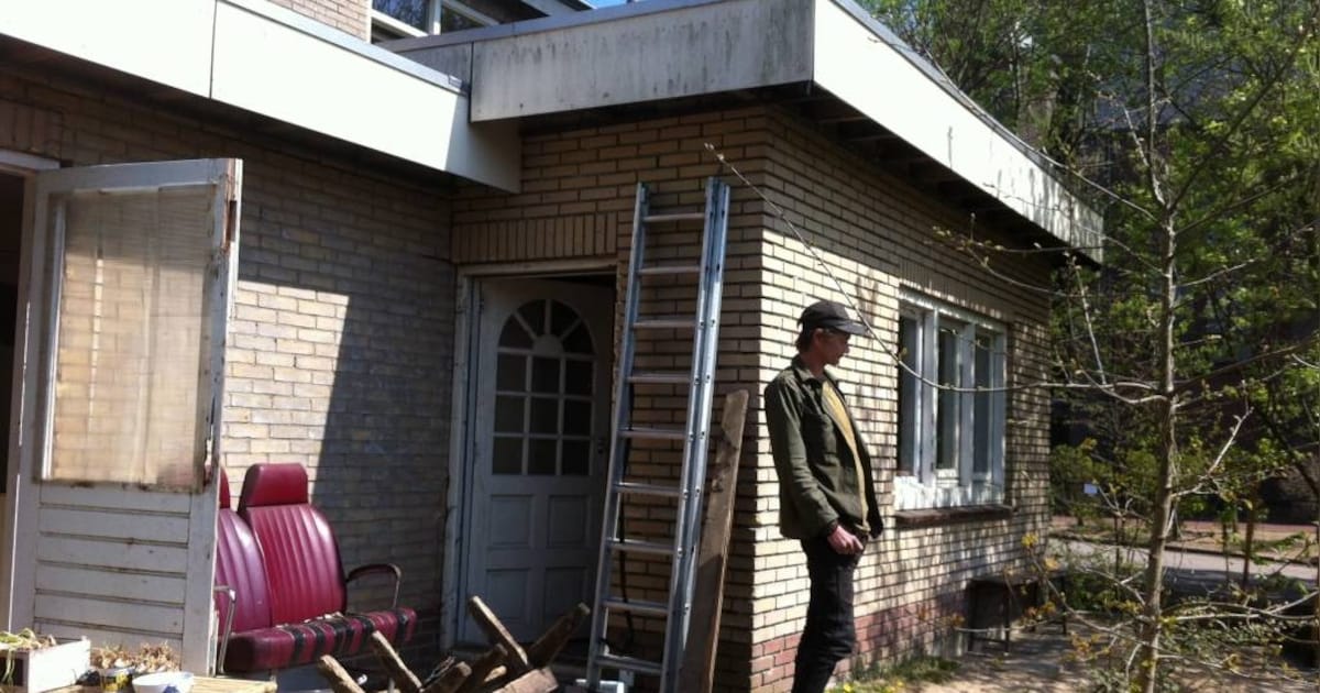 Vervallen 'kraakpand' Giesbeek verdwijnt uit straatbeeld