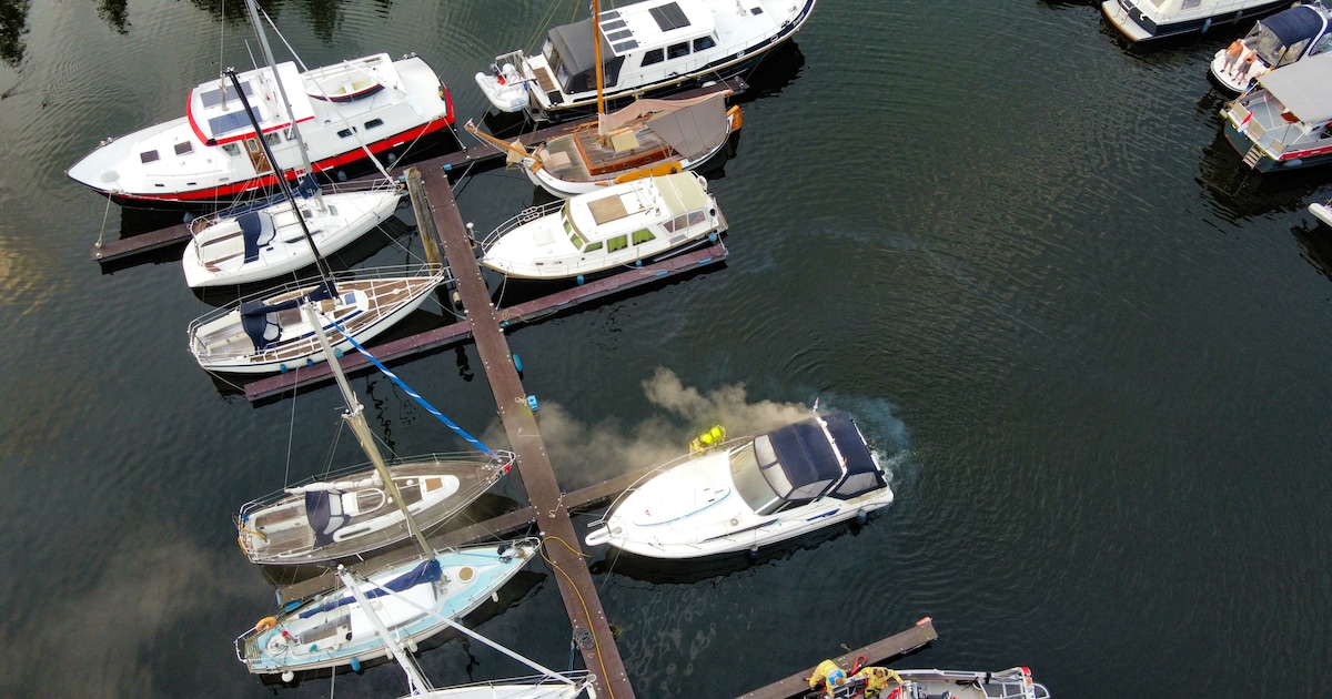Brand op een plezierjacht in Giesbeekse haven