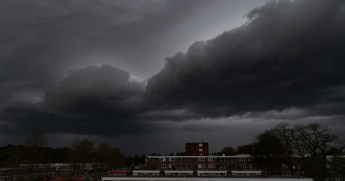 Bewolkt en kans op onweersbuien in Rozendaal in de middag