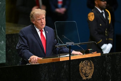 Trump schept op over economie, geeft AI nieuwe naam en roept op druk op Iran op te voeren
