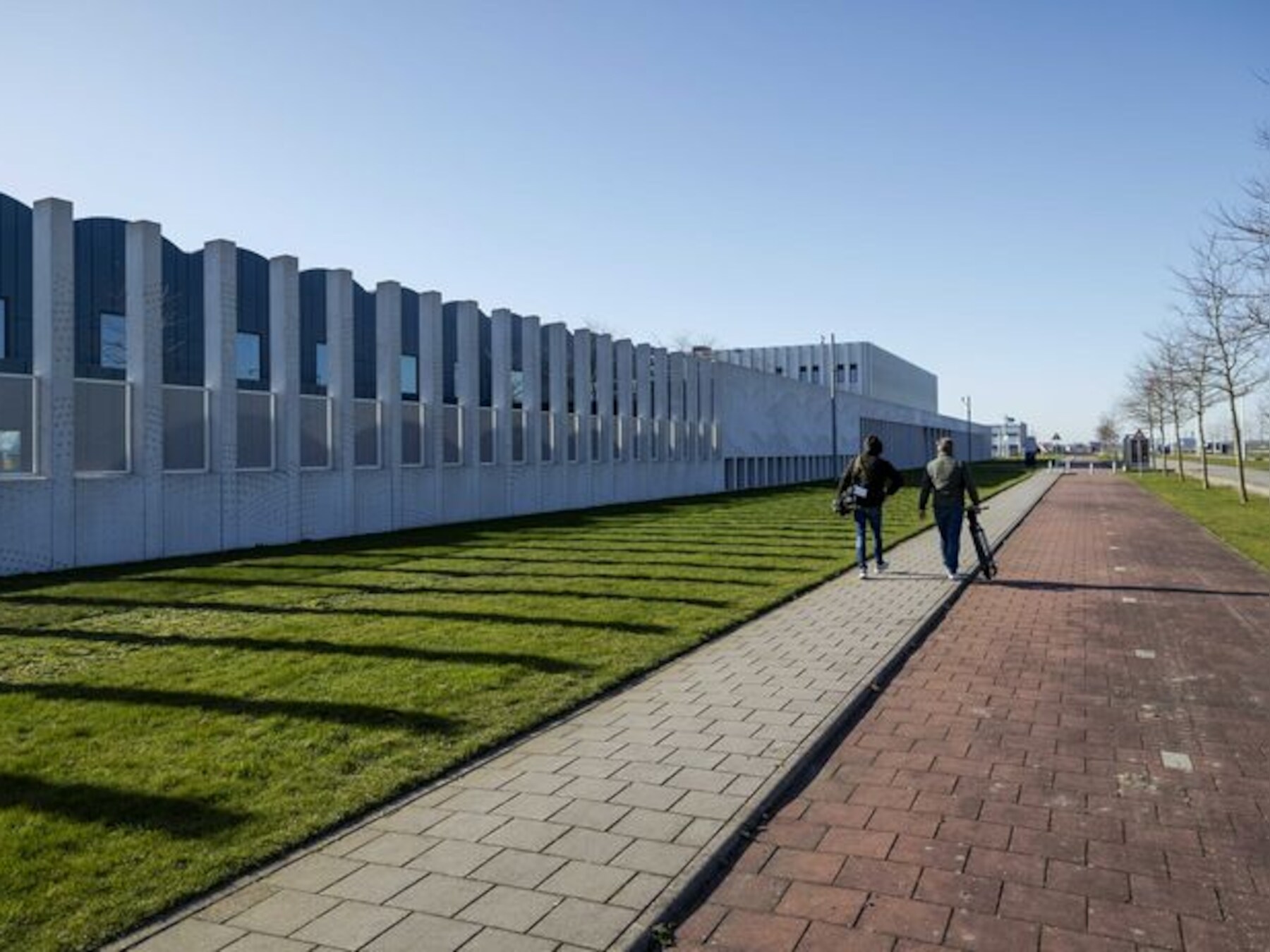 Gevangene mishandeld en mogelijk meerdere keren verkracht in cel Schiphol, verdachte overgeplaatst