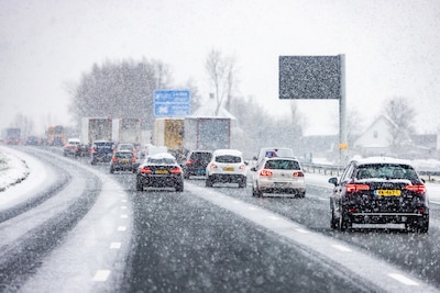 Tot 5 centimeter sneeuw vandaag en waarschuwing voor gladde wegen: zo laat geldt code geel bij jou