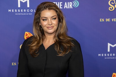 Miljuschka’s oog flink toegetakeld na bijensteek en Henry zet verleidelijkste blik op als model