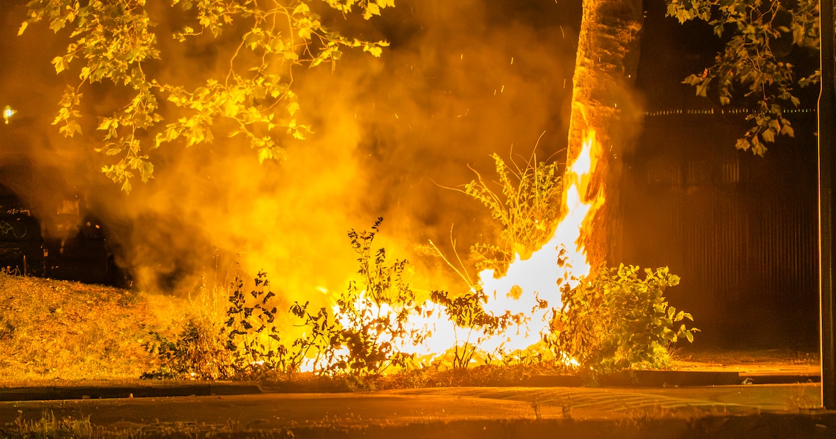 Brandje op bekende plek voor brandweerlieden bij jongerenhangplek in Nijmegen