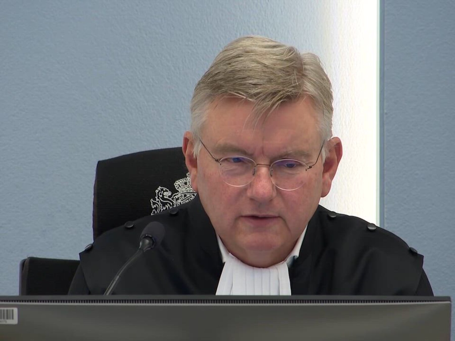 Rechter tegen pleegouders: 'Had last van foto's'