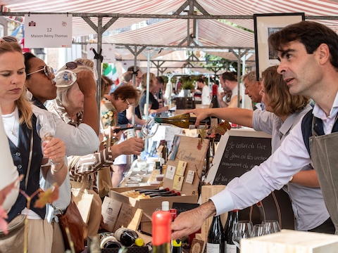 Er valt volop wijn te proeven tijdens het wijnfestival in Buren.