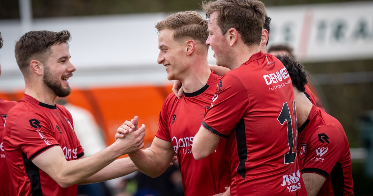 Voetbal Betuwe | De Bataven stunt, voetbalshow SC Bemmel, spelers van ‘Zaterdag 3’ verrassen bij Jon