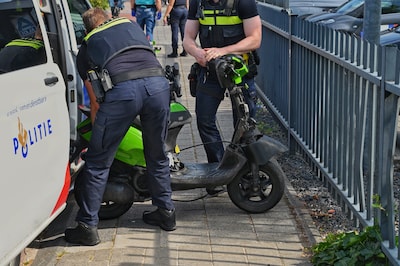 Scooter en auto botsten op Lanxmeerstraat in Culemborg