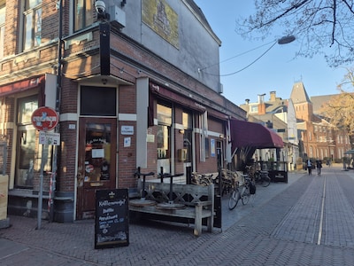 Bij ons in de Jordaan! De binnenstad van Enschede is voor één dag in Amsterdamse sferen