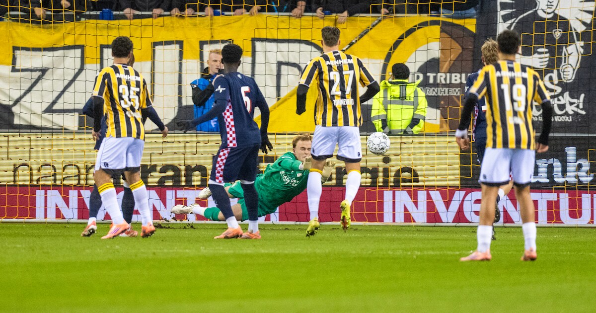 TERUGLEZEN | Vitesse eindelijk van de laatste plaats af, Zonneveld ...