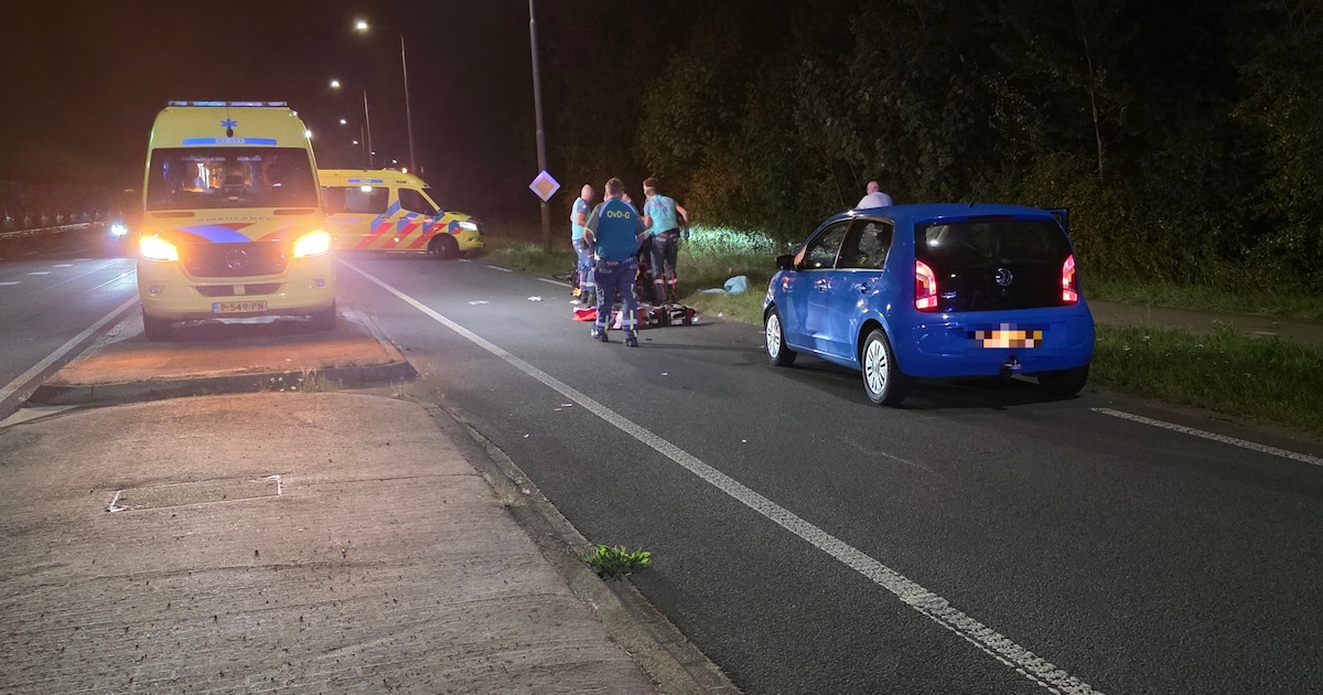 Fietser ernstig gewond na botsing op N225, traumahelikopter gealarmeerd.