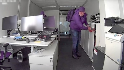 Inbrekers wissen vingerafdrukken, maar staan wel op beeld van in plant verstopte camera