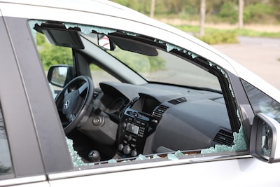 Als echtpaar hoort dat zij ongeneeslijk ziek is, kunnen ze niet weg door Poolse autokraker