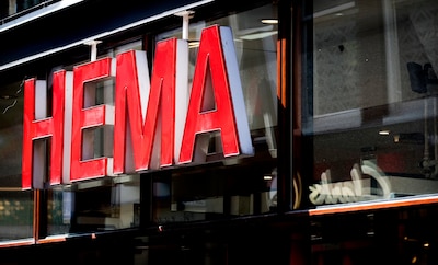 Na 41 jaar trouwe dienst wordt filiaalleider Hema op staande voet ontslagen vanwege stelen pyjama