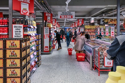 Nieuwe WK-acties bij Albert Heijn en Jumbo kosten tonnen, maar Dirk doet niets: ‘Winkel vindt het flauwekul’