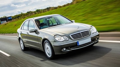 Nederlander rijdt spotgoedkope Mercedes naar Italië maar krijgt onderweg argwaan, en dat blijkt terecht