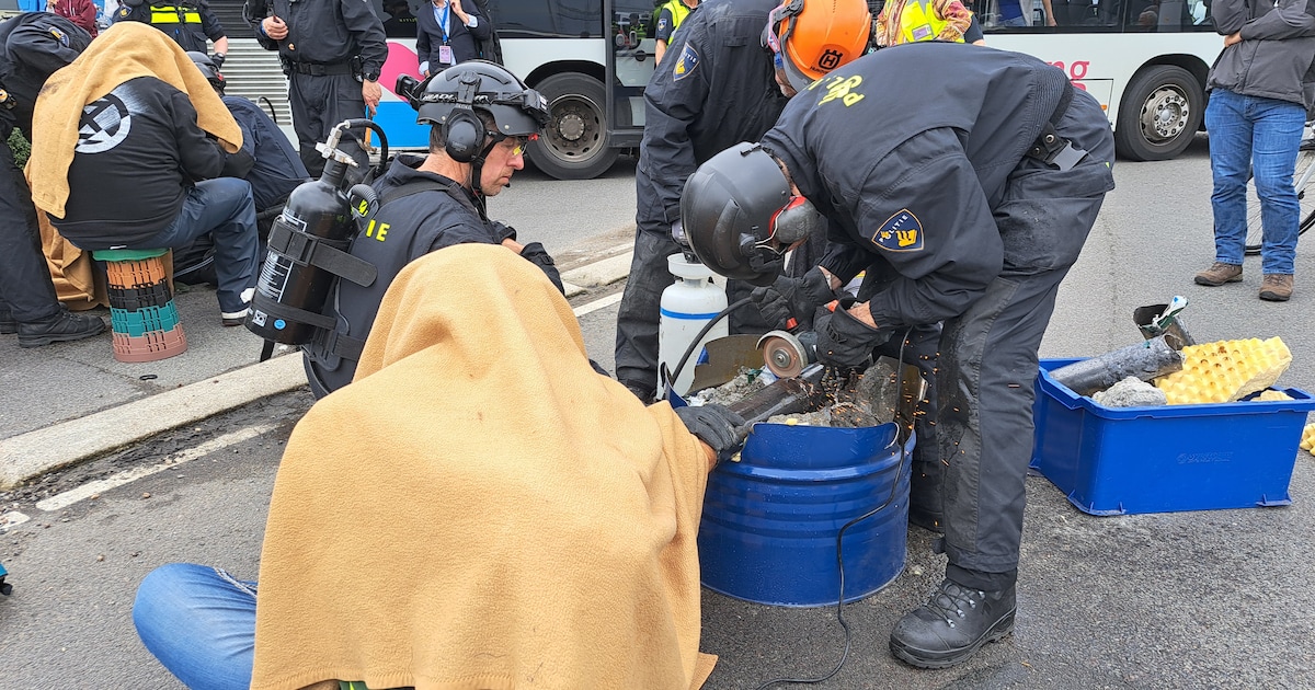 activisten-belaagd-bij-blokkade-oversteek-je-kunt-alles-vinden-van