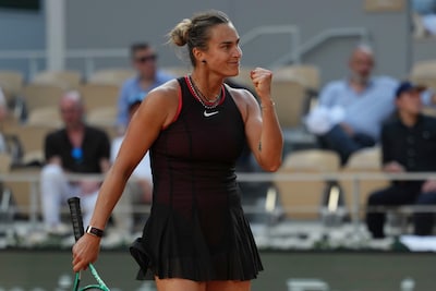 LIVE Roland Garros | Aryna Sabalenka eenvoudig naar derde ronde, topfavoriet Jannik Sinner uitgeschakeld na inzinking door hitte