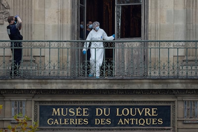 Frankrijk likt wonden na spectacu­lai­re roof uit het Louvre: 'We hebben gefaald'