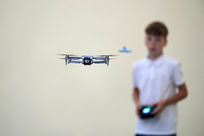 Litouwen leert kinderen drones monteren en besturen als wapen tegen Russische dreiging