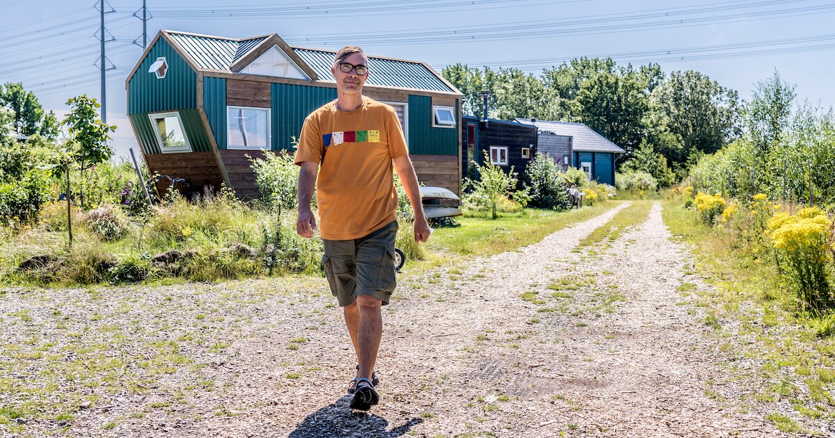 Casper (50) kocht huisje mét tuin voor 69.000 euro midden in de ...