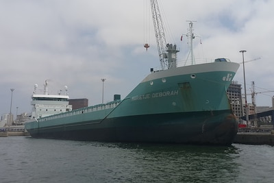 Nederlands vrachtschip ligt aan de ketting in Las Palmas: kapitein had te veel gedronken