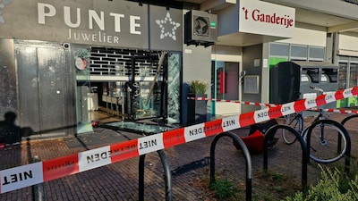 Bovenbuurman Ben (75) ziet ramkrakers hun slag slaan en loopt naar beneden: ‘Ze scheurden in een Audi weg’