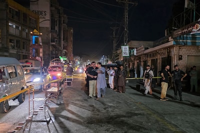 Dertien mensen komen om bij zelfmoordaanslag tijdens protest in Noord-Pakistan, 20 gewonden