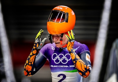 Geëmotioneerde Kimberley Bos kan niet alleen maar trots zijn na eerste olympische runs: ‘Verschil is buitensporig groot’