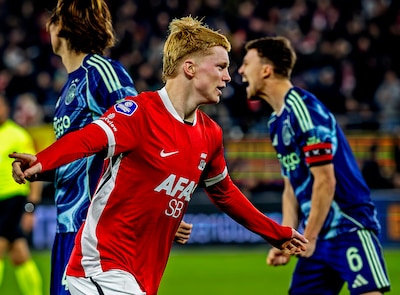 Dramatisch Ajax krijgt historisch pak slaag in Alkmaar: ontketend AZ naar kwartfinales