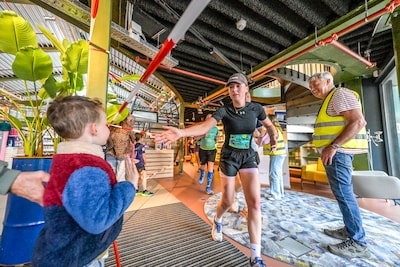 Lopers Oss City Run voor het eerst dwars door het Warenhuis