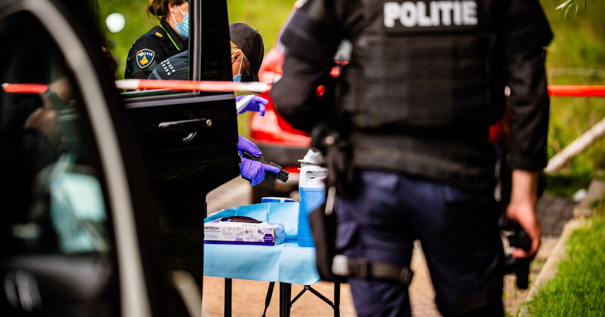 live-overasselt-meerdere-pistolen-gevonden-op-carpoolplaats-woning