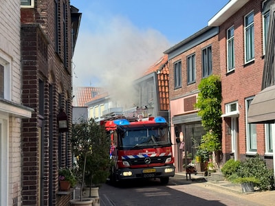 Brandweer van vasteland naar Texel voor woningbrand en gaslek, deel dorp ontruimd