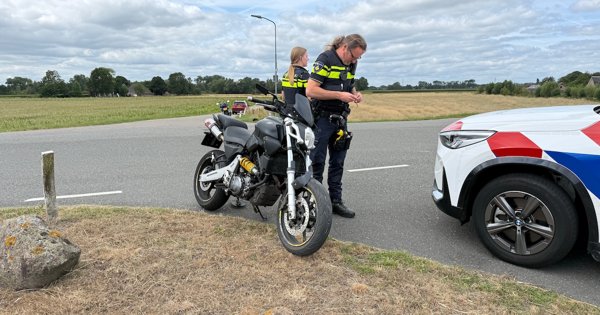 Motor en auto in botsing op kruising in Terwolde