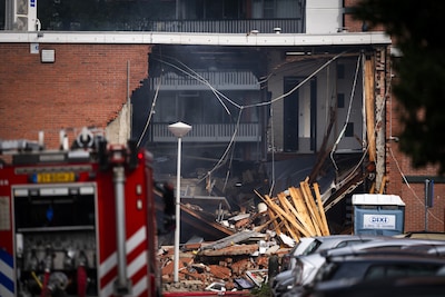 Vrouw met 2-jarig zoontje ten einde raad na explosie in flat in Amsterdam: ‘Onze medicatie ligt binnen’