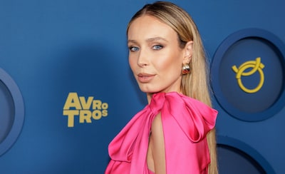 Loiza onthult wat ze zou kiezen als ze nog maar één ding mag eten en Angela poseert strak naast hond