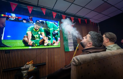 In Arnhem-Zuid klinkt bij finale Afrika Cup vooral het geborrel van de waterpijp: ‘Het helpt tegen de spanning’