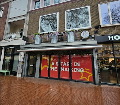 Krakers vertrekken vlak voor rechtszaak, na weken vertraging kan ondernemer koffiewinkel gaan openen