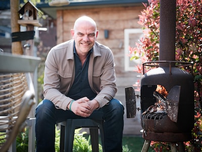 Bestsellerauteur Eddy Buiting en Graafschap-voetballer Levi Schoppema gast in Nieuwscafé