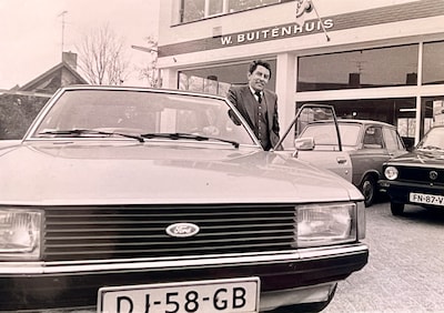 Buitenhuis in Leusbroek was zo’n garage waar jongetjes hun neus tegen het raam van de showroom drukt