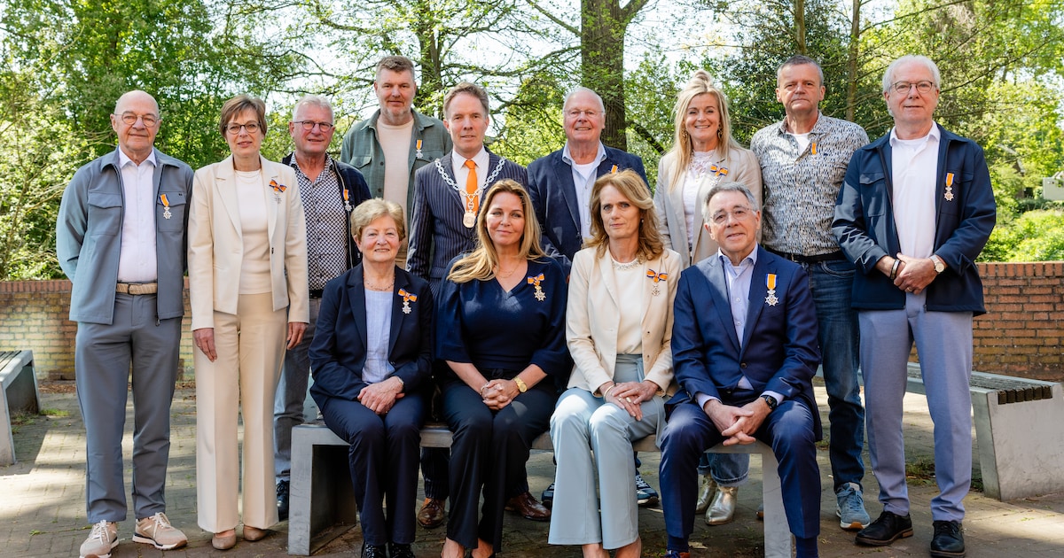 Lintjesregen in Gestel: thrillerschrijfster Esther Verhoef vanaf nu Officier in de Orde van Oranje-N