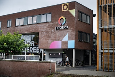 Vrouw die ton van dorpscentrum wegsluist niet vervolgd: ‘Ga maar lekker stelen, dat mag in Nederland