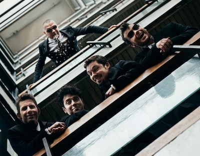 Utrechtse punkrockband viert dertig jarig bestaan: ‘Voor onze eerste repetitie hadden we shirtjes al