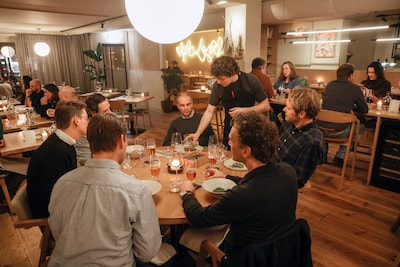 Niels van Zijl kookt bij Heimat alsof hij thuis is: hoge lat, lage drempel, maar echte meesterwerken